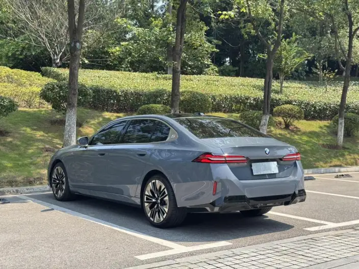 BMW 5 Series 2024 Model 530Li Exclusive Model M Sports Set – фото 4