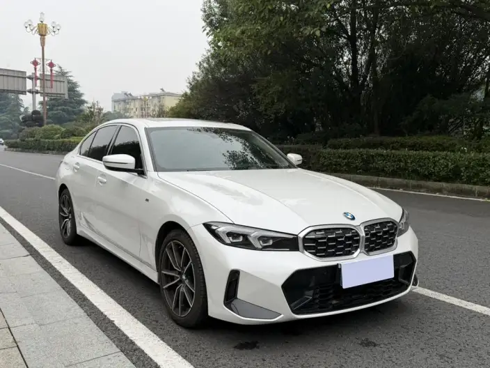 BMW 3 Series 2025 Model 325i M Sports Set – фото 3