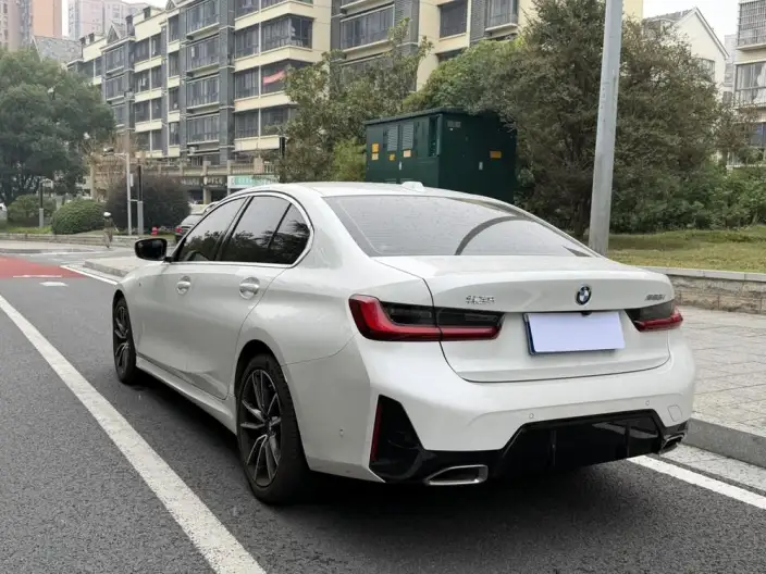 BMW 3 Series 2025 Model 325i M Sports Set – фото 4