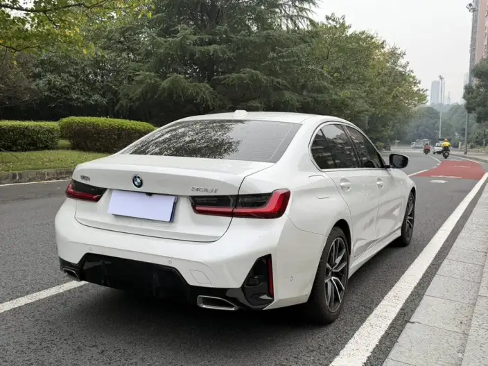 BMW 3 Series 2025 Model 325i M Sports Set – фото 6