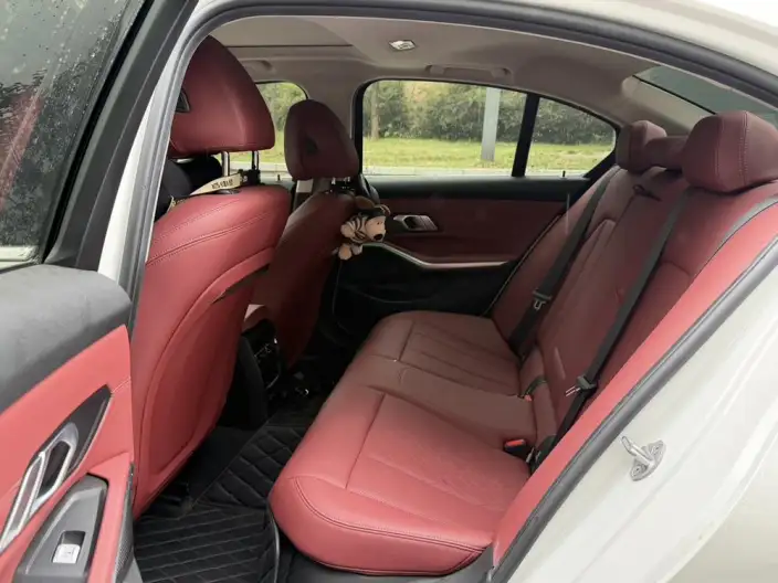 BMW 3 Series 2025 Model 325i M Sports Set – фото 9