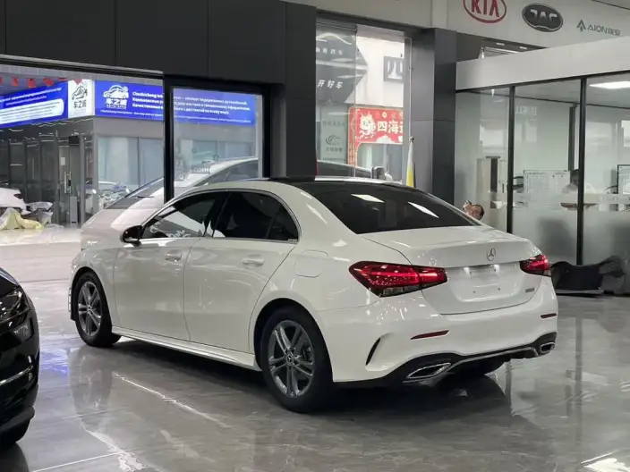 Mercedes-Benz A-class 2022 Model A 180 L Sports sedan – фото 4