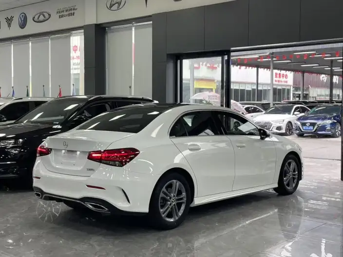 Mercedes-Benz A-class 2022 Model A 180 L Sports sedan – фото 6