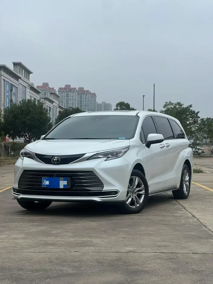 Toyota Sienna 2024 Model Hybrid 2.5L 4WD Premium Edition – фото 1