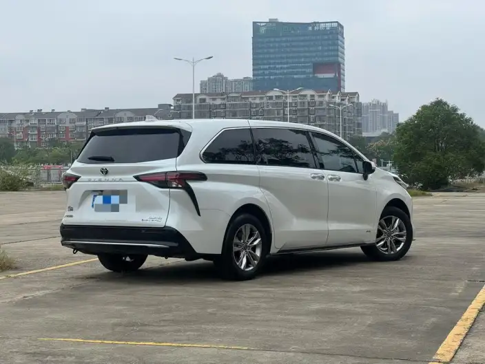 Toyota Sienna 2024 Model Hybrid 2.5L 4WD Premium Edition – фото 2