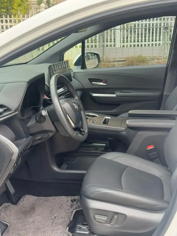 Toyota Sienna 2024 Model Hybrid 2.5L 4WD Premium Edition – фото 7