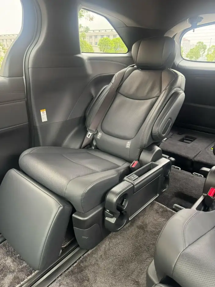 Toyota Sienna 2024 Model Hybrid 2.5L 4WD Premium Edition – фото 9