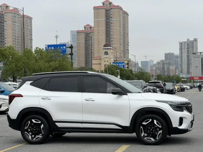 Kia Seltos 2023 Model 1.5L IVT Premium Edition – фото 6