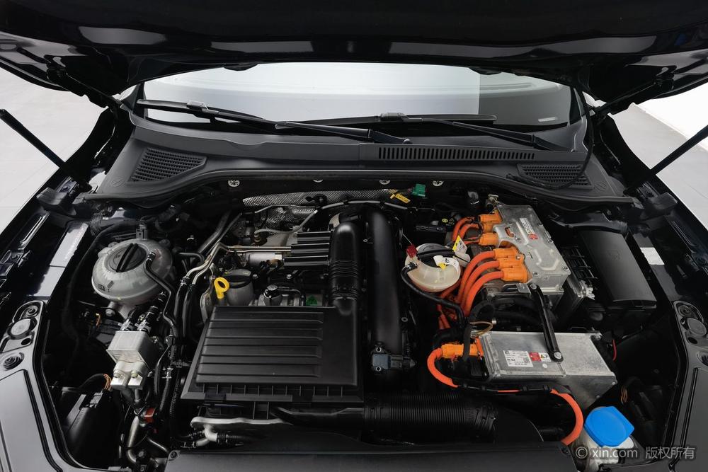 Volkswagen Passat PHEV Модель 2020 года 430PHEV Hybrid Deluxe Edition Country VI – фото 5