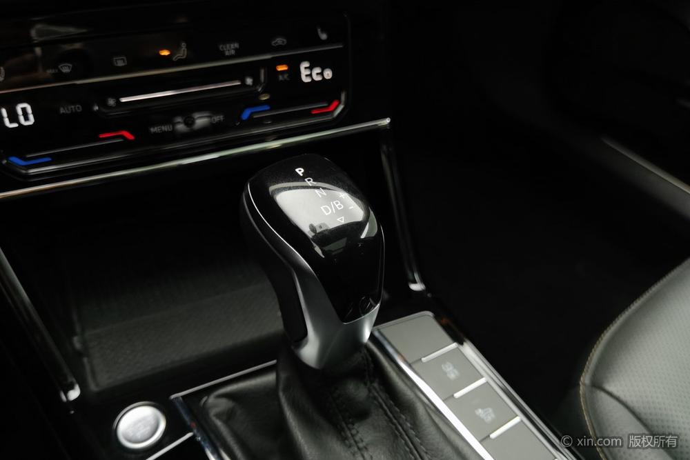 Volkswagen Passat PHEV Модель 2020 года 430PHEV Hybrid Deluxe Edition Country VI – фото 15