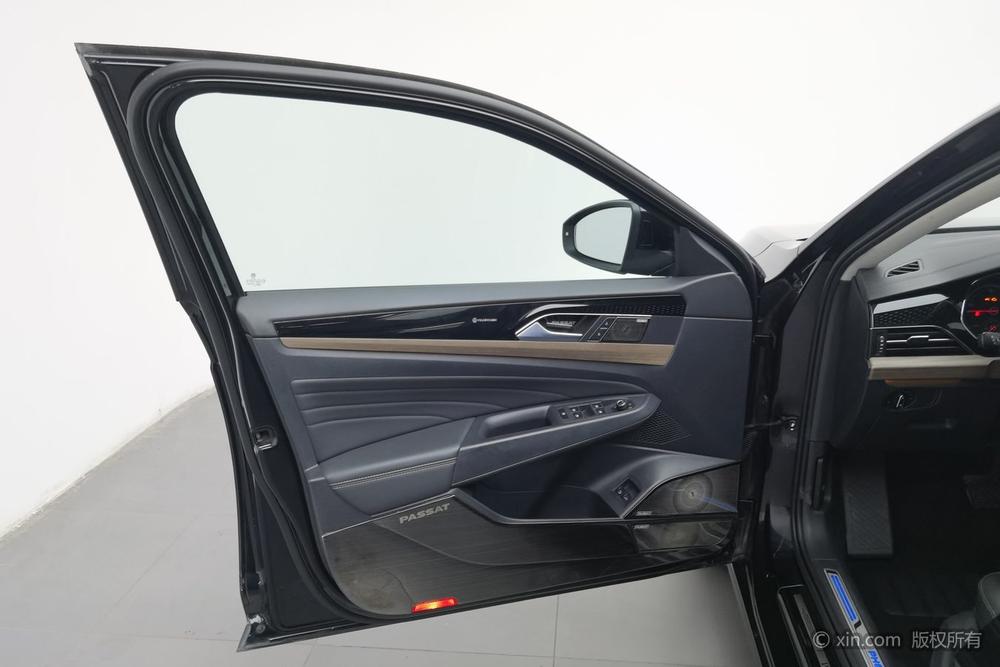 Volkswagen Passat PHEV Модель 2020 года 430PHEV Hybrid Deluxe Edition Country VI – фото 21