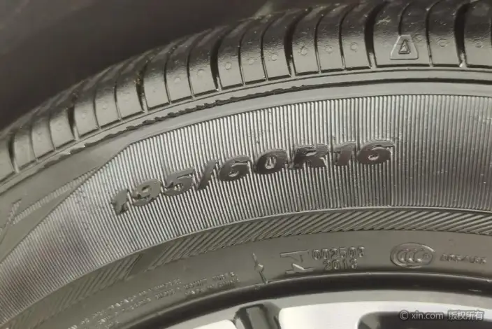 Kia Stonic 2021 Model 1.4L CVT Fun Xiang Edition – фото 8
