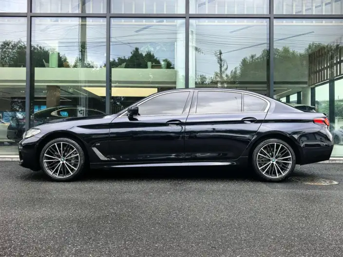 BMW 5 Series 2023 Model 530Li Leading Model M Sports Set – фото 3
