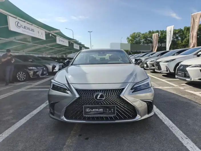 Lexus ES 2025 Model 200 Premium