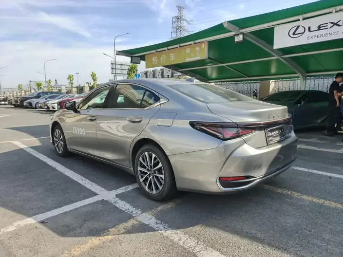 Lexus ES 2025 Model 200 Premium