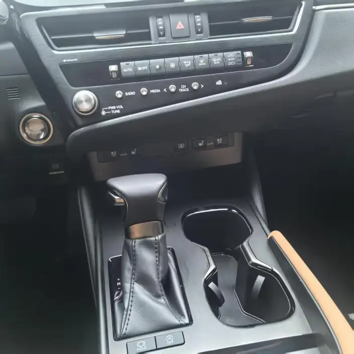 Lexus ES 2024 Model 200 Premium