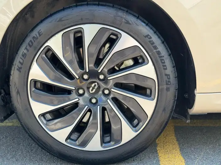 Aito M5 2023 Model Extended Range 4WD Smart Driving Edition – фото 10