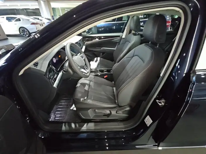 Volkswagen Passat 2024 Model 280TSI Business Edition – фото 10