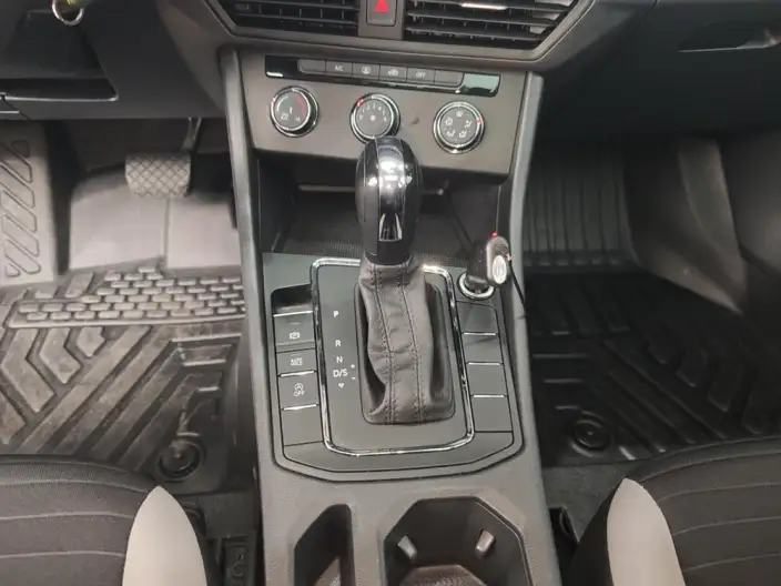 Volkswagen Bora 2023 Model 1.5L Automatic Smooth Ride Limited edition – фото 10