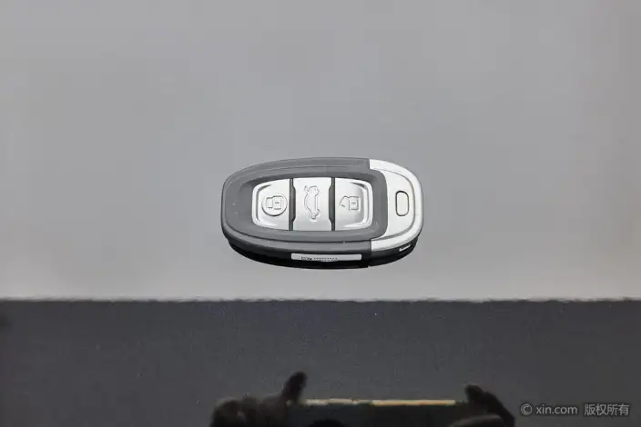 Hongqi E-QM5 2023 Model 620KM PLUS Edition – фото 6