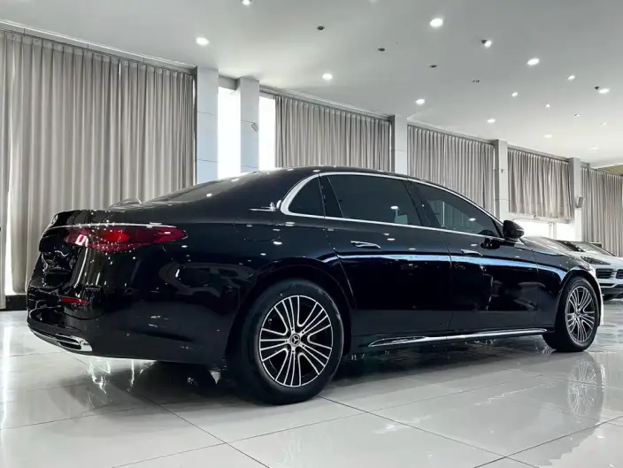 Mercedes-Benz E-Class 2025 Model E 260 L sedan – фото 3