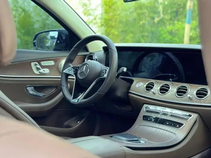 Mercedes-Benz E-Class 2023 Model E 300 L Luxury Model sedan – фото 10
