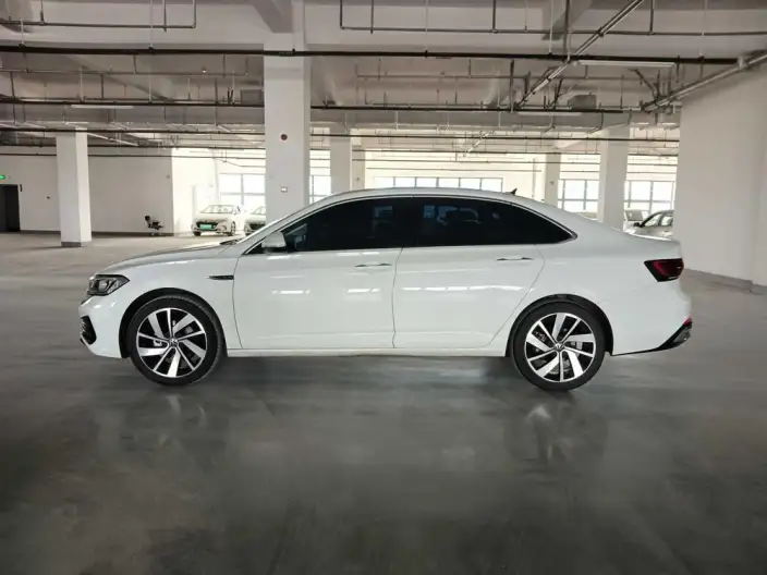 Volkswagen Sagitar 2023 Model 300TSI DSG Superior Edition – фото 3