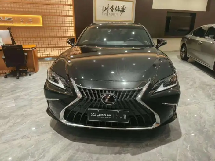 Lexus ES 2022 Model 300h Superior Edition