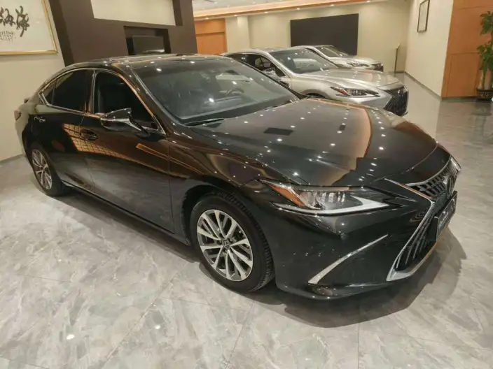 Lexus ES 2022 Model 300h Superior Edition