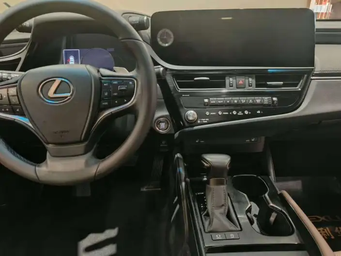 Lexus ES 2022 Model 200 Superior Edition
