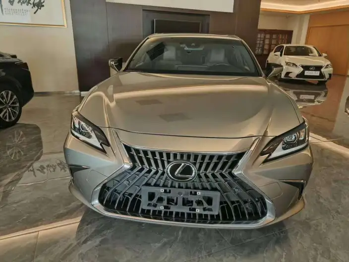 Lexus ES 2022 Model 200 Superior Edition