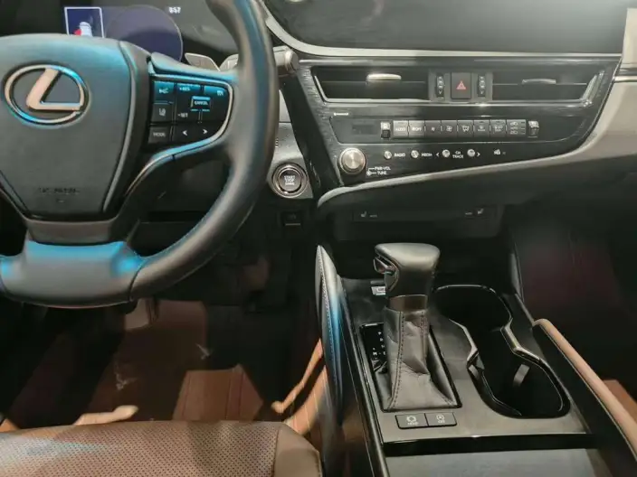 Lexus ES 2022 Model 200 Superior Edition – фото 5