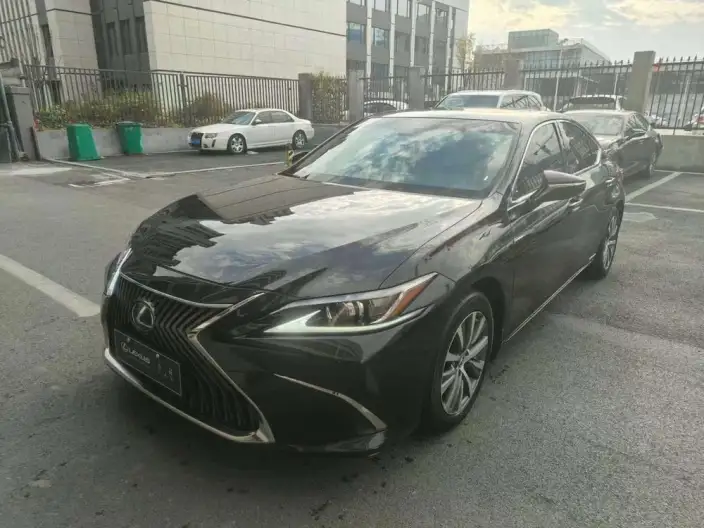 Lexus ES 2021 Model 300h Superior Edition