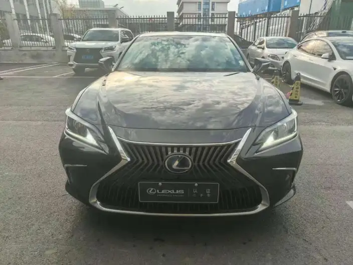 Lexus ES 2021 Model 300h Superior Edition
