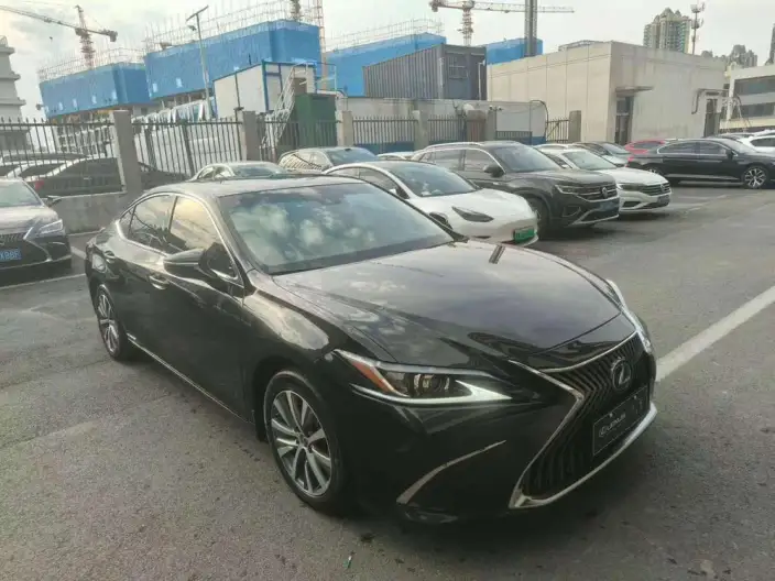 Lexus ES 2021 Model 300h Superior Edition