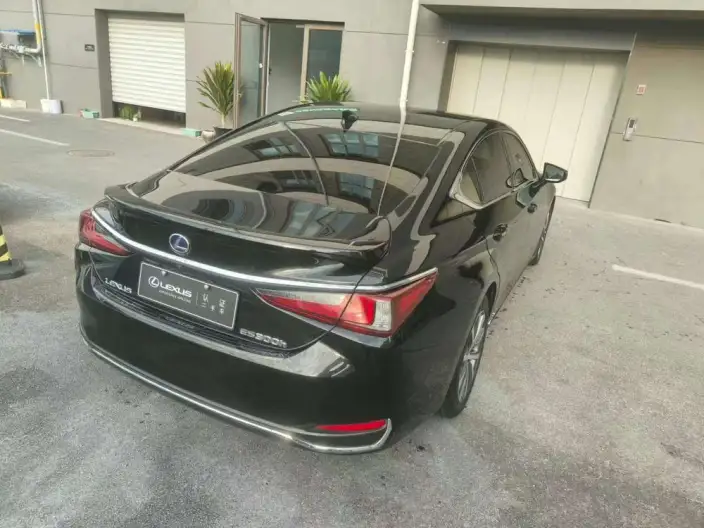 Lexus ES 2021 Model 300h Superior Edition