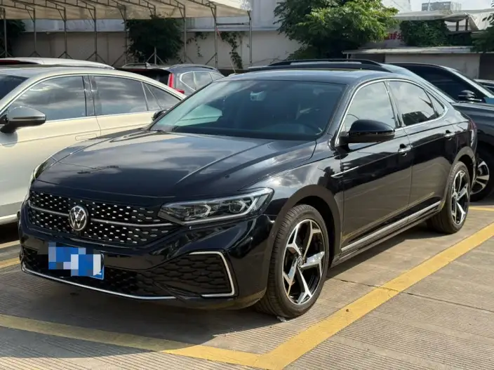 Volkswagen Passat 2022 Model 330TSI Deluxe Edition – фото 1