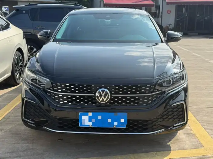 Volkswagen Passat 2022 Model 330TSI Deluxe Edition – фото 2