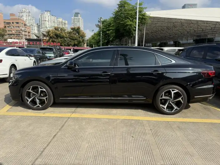 Volkswagen Passat 2022 Model 330TSI Deluxe Edition – фото 4