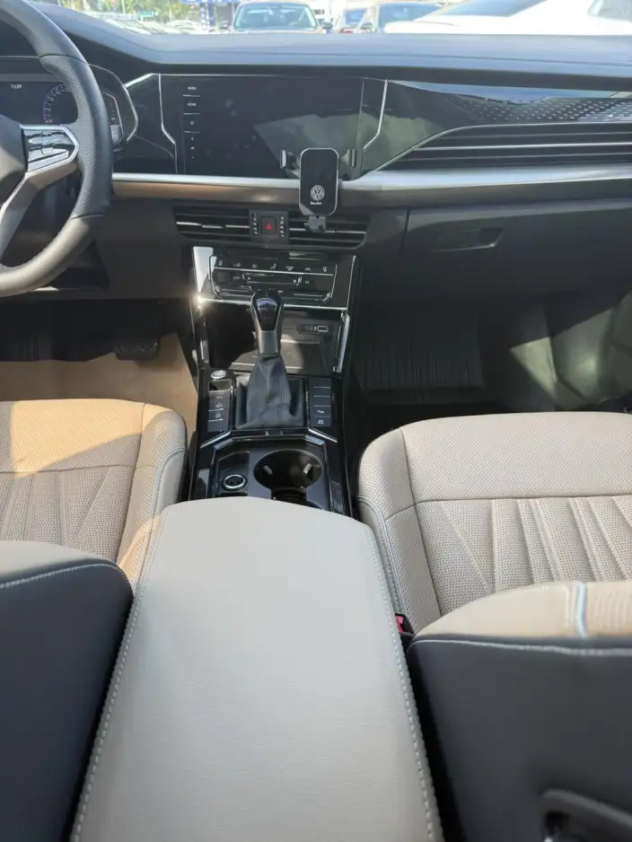 Volkswagen Passat 2022 Model 330TSI Deluxe Edition – фото 10