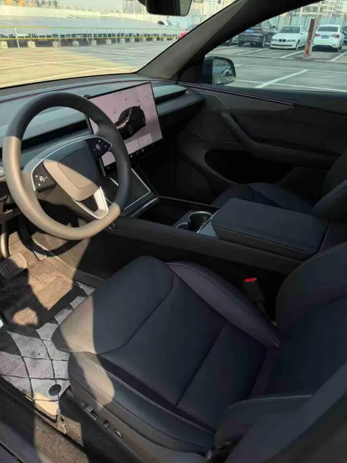 Model Y L 2026 Model Standard Edition – фото 7