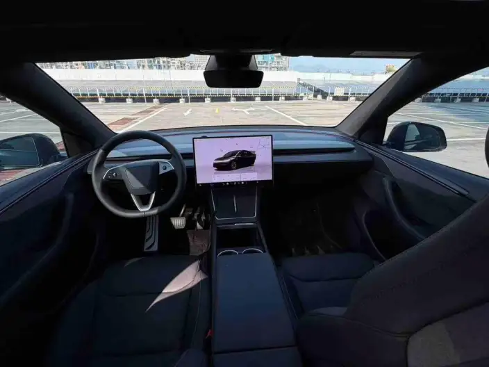 Model Y L 2026 Model Standard Edition – фото 9