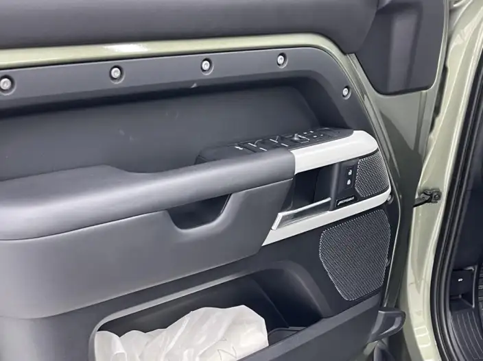 Land Rover Defender 2023 Model Facelift 110 P400 X-Dynamic HSE