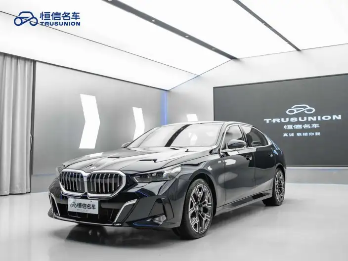 BMW 5 Series 2025 Model 530Li Exclusive Model M Sports Set