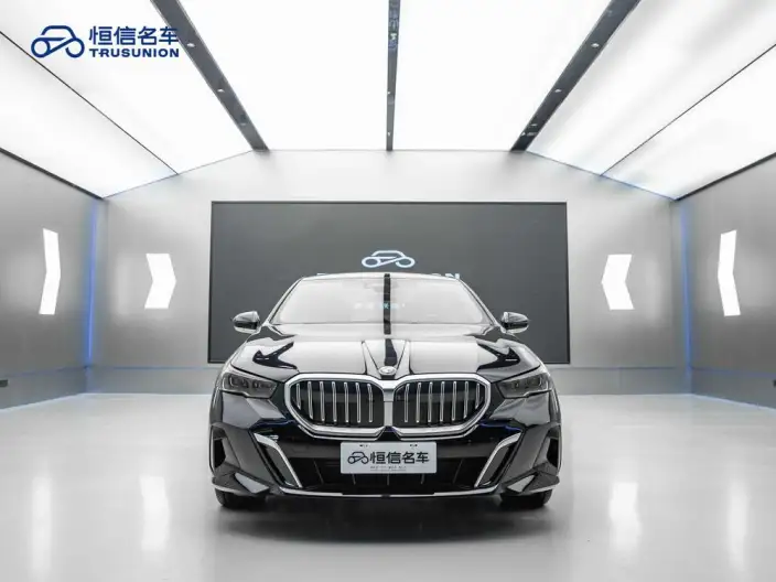 BMW 5 Series 2025 Model 530Li Exclusive Model M Sports Set