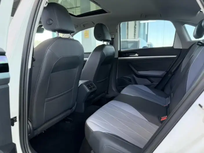 Volkswagen Lavida 2023 Model Facelift 1.5L Automatic Starry Sky Five Million Edition – фото 9