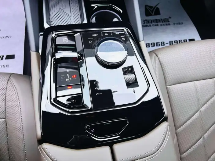BMW 5 Series 2024 Model 530Li Leading Model M Sports Set – фото 10