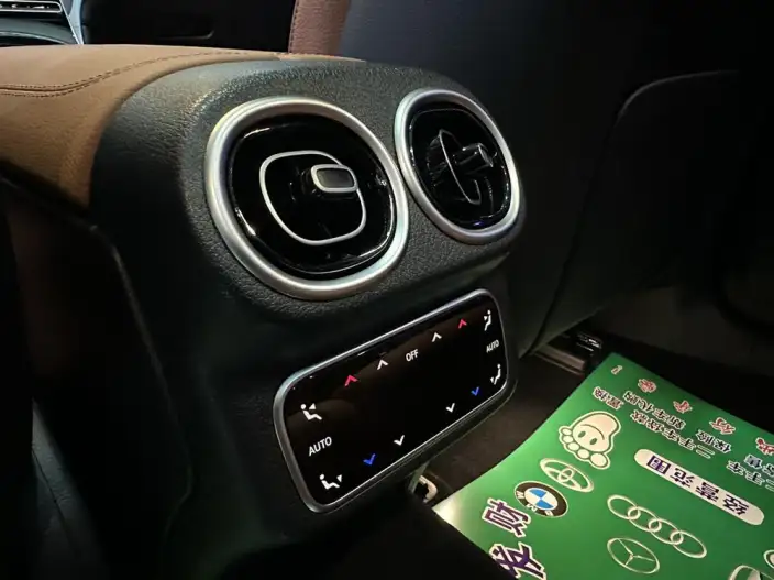 Mercedes-Benz GLC 2023 Model GLC 260 L 4MATIC Luxury Model 5 seat – фото 7