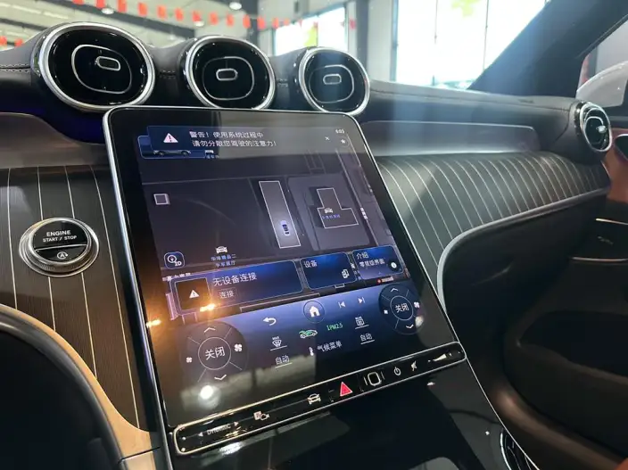 Mercedes-Benz GLC 2023 Model GLC 260 L 4MATIC Luxury Model 5 seat – фото 8