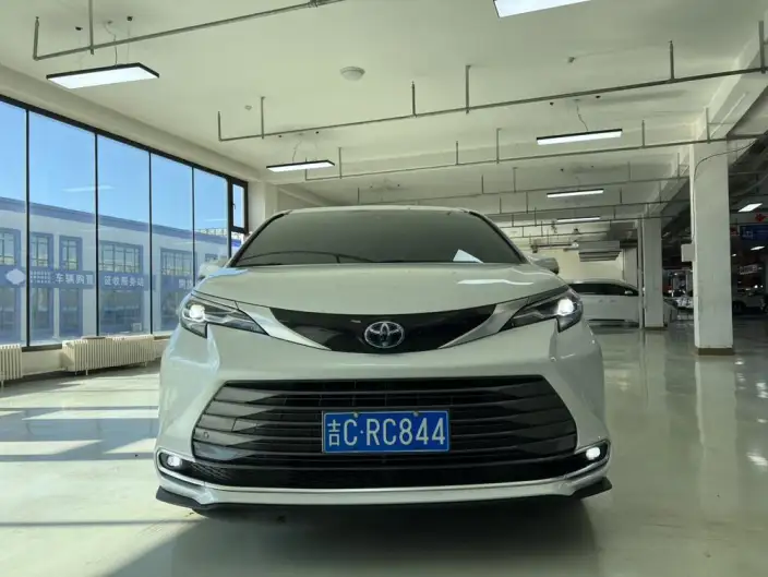 Toyota Sienna 2021 Model 2.5L Hybrid Supreme Edition